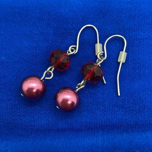 💛 Vintage Silver Tone Red Crystal & Bead Drop Earrings - Picture 1 of 3